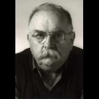 영화배우인 윌포드 브림리의 대표 이미지