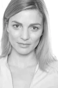 배우인 다니엘라 부테의 대표 이미지