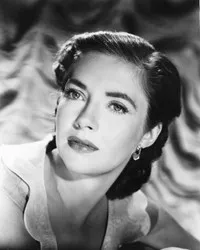 배우인 버나뎃 오파렐의 대표 이미지