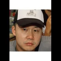 각본, 감독인 크리스 초우의 대표 이미지