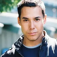 배우인 저스틴 레인의 대표 이미지