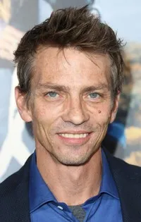 영화배우인 찰스 베이커의 대표 이미지