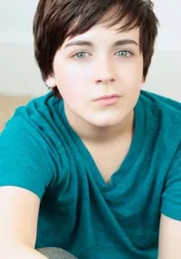 배우인 퀸 로드의 대표 이미지