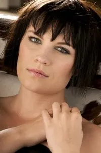 배우인 줄리아 샌드버그 핸슨의 대표 이미지