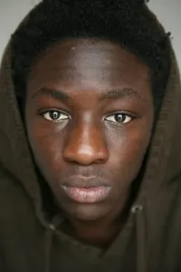 배우인 랄프 아모조의 대표 이미지