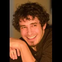 배우인 테이트 엘링턴의 대표 이미지