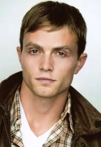 영화배우인 윌슨 베델의 대표 이미지