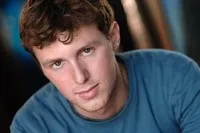 배우인 마이크 카이서의 대표 이미지