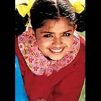 배우인 쉬레야 샤르마의 대표 이미지