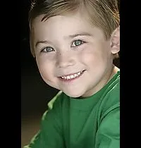 배우인 레이몬드 오초아의 대표 이미지