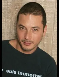 영화배우인 라울 멘데즈의 대표 이미지