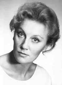 배우인 이레나 라스코브스카의 대표 이미지