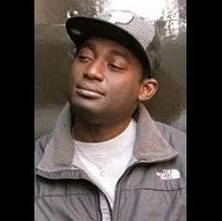 배우인 프린스 아두의 대표 이미지