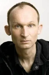 배우인 마크 비스초프의 대표 이미지