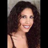 배우인 야스민 하나니의 대표 이미지