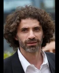 배우, 각본인 라비 무르에의 대표 이미지