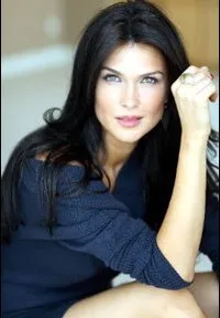 배우인 모니카 발라디누의 대표 이미지