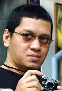감독, 촬영, 각본인 레이몬드 레드의 대표 이미지