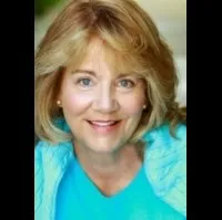 배우인 벳시 베이커의 대표 이미지