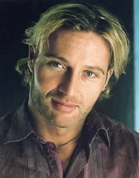 배우인 아드리안 부쉐의 대표 이미지