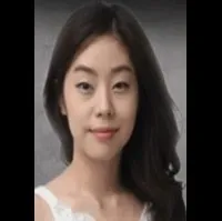 뮤지컬 배우인 이윤진의 대표 이미지