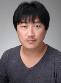 연극배우인 신기섭의 대표 이미지