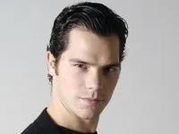 배우인 오리올 빌라의 대표 이미지