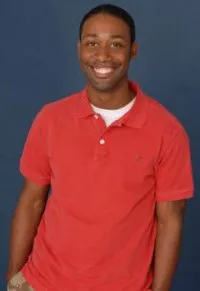 배우인 하워드 알론조의 대표 이미지