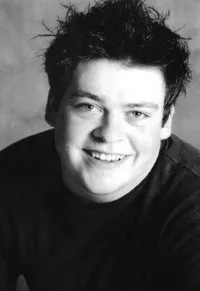 배우인 토미 스니더의 대표 이미지