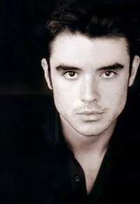 배우인 아론 브룩스의 대표 이미지