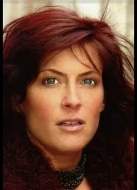 성우인 바네사 마셜의 대표 이미지