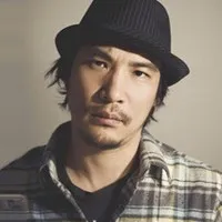 음악감독, 베이스연주가인 모그의 대표 이미지
