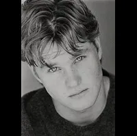 영화배우인 재커리 타이 브라이언의 대표 이미지