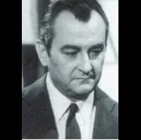 배우, 각본인 지리 소바크의 대표 이미지