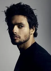 배우, 음악인 로비 로사의 대표 이미지