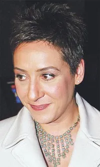 배우인 빈누르 카야의 대표 이미지