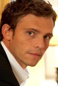 영화배우인 아르노 비나르의 대표 이미지