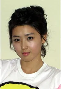 배우인 이슬비의 대표 이미지