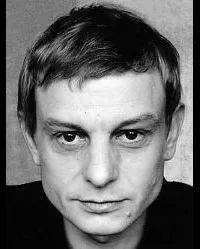 배우인 로크 라이보비치의 대표 이미지