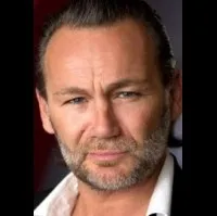 배우인 루카 마릭의 대표 이미지