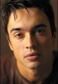 배우인 코리 피어슨의 대표 이미지