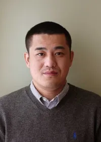 감독인 저우 펑의 대표 이미지