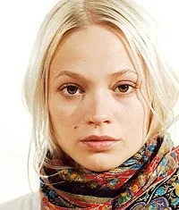 배우인 마비 회르비거의 대표 이미지