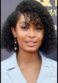 영화배우인 야라 샤히디의 대표 이미지