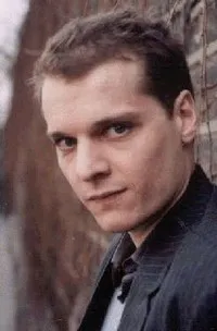 각본, 배우, 음악인 베나바의 대표 이미지