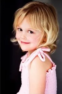 영화배우인 에밀리 알린 린드의 대표 이미지