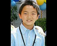 배우인 조던 나가이의 대표 이미지