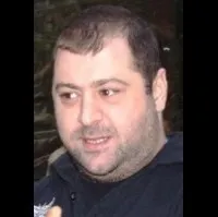 영화배우인 에르뎀 아카크체의 대표 이미지