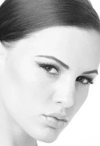 배우인 이브 모로의 대표 이미지