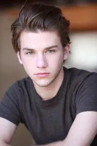 배우인 소렌 풀턴의 대표 이미지